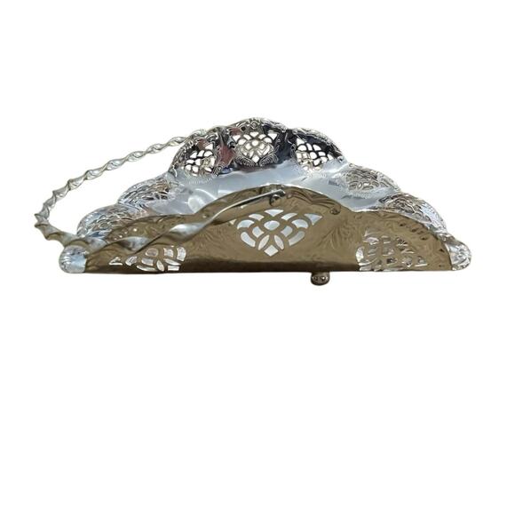 Vintage Queen Anne Silver Plated Footed Oval Serving Basket Moveable Handle NEW - Picture 4 of 13